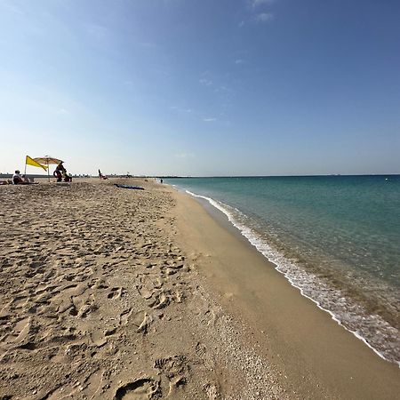 Holiday Home La Mer Дубай Экстерьер фото
